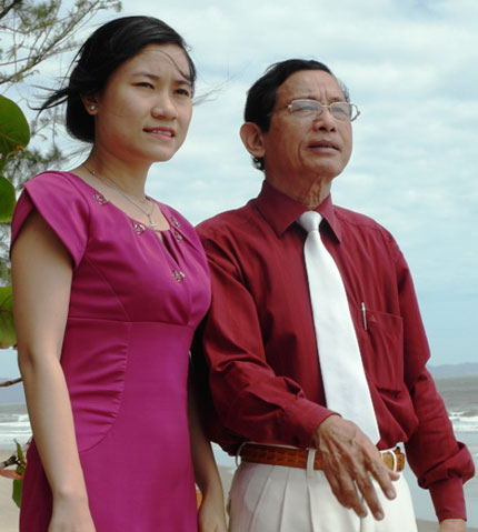 Tự sự tình duyên của "lão đại gia" cưới vợ kém 56 tuổi 2 Tự sự tình duyên của "lão đại gia" cưới vợ kém 56 tuổi 2