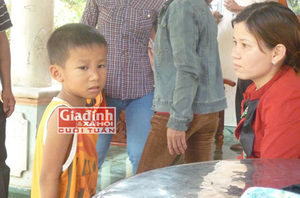 Gh&ecirc; rợn đứa con ngỗ ngược g&acirc;y tội &aacute;c rồi thản nhi&ecirc;n ngồi kể lại cho cha 2