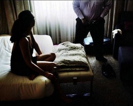 Quan hệ với g&aacute;i trinh sẽ... bị đi&ecirc;n 4