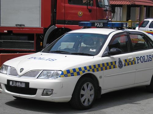 3 cảnh sát bị tố cưỡng hiếp 1 phụ nữ 1