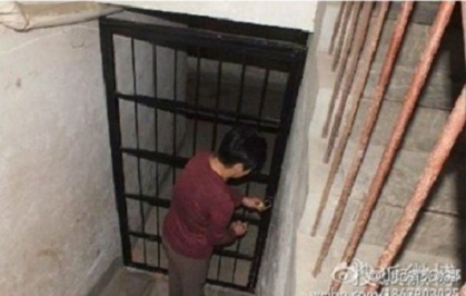 6 phụ nữ bị nhốt l&agrave;m n&ocirc; lệ t&igrave;nh dục: Tử h&igrave;nh kẻ bắt c&oacute;c 1