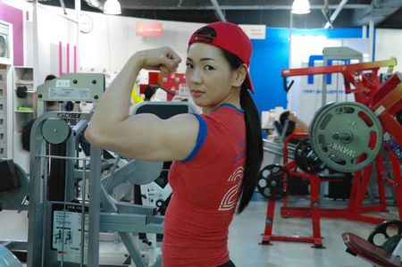 Cận cảnh kiều nữ khiến đ&agrave;n &ocirc;ng phải cho&aacute;ng 6