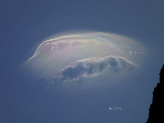 Mây ngũ sắc xuất hiện ở Trung Quốc 1
