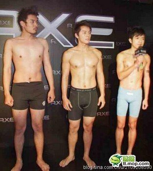 Nam giới trườn tr&ecirc;n người c&aacute;c c&ocirc; g&aacute;i mặc bikini 2