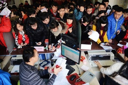 Đua nhau cưới trong ng&agrave;y "vạn năm c&oacute; một" 2