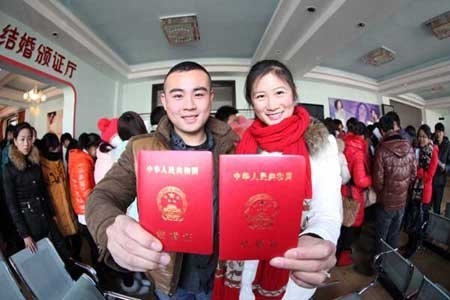 Đua nhau cưới trong ng&agrave;y "vạn năm c&oacute; một" 4