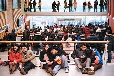 Đua nhau cưới trong ng&agrave;y "vạn năm c&oacute; một" 5