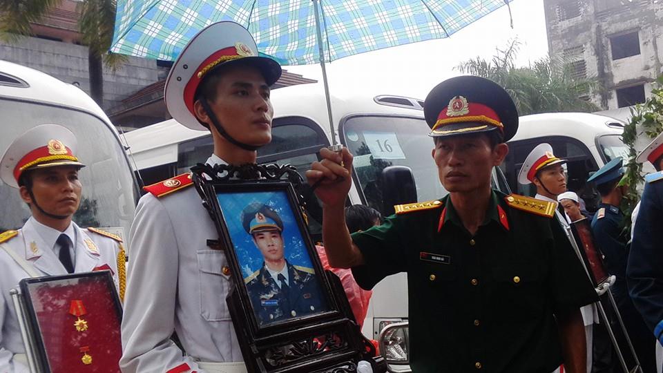 Nghẹn ngào tang lễ 18 người lính hy sinh trong tai nạn máy bay 47
