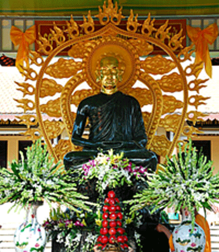 Tượng Phật ngọc nặng 7 tấn 1