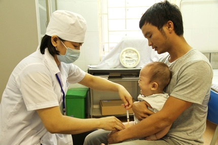 Hà Nội tiếp tục triển khai tiêm vaccine Quinvaxem: Kéo dài thêm ngày tiêm 1