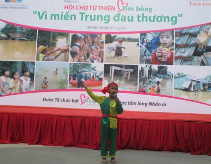 Gia đình NSND Thanh Hoa và Thái Thùy Linh hát ủng hộ miền Trung  10