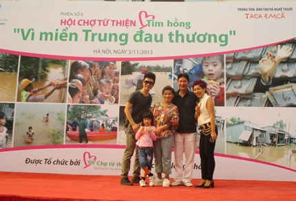 Gia đình NSND Thanh Hoa và Thái Thùy Linh hát ủng hộ miền Trung  1