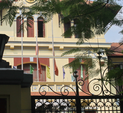 Hình ảnh cờ rủ Quốc tang Đại tướng khắp Thủ đô Hà Nội 3