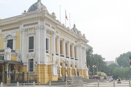 Hình ảnh cờ rủ Quốc tang Đại tướng khắp Thủ đô Hà Nội 18