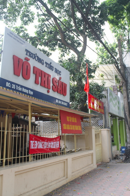 Hình ảnh cờ rủ Quốc tang Đại tướng khắp Thủ đô Hà Nội 22