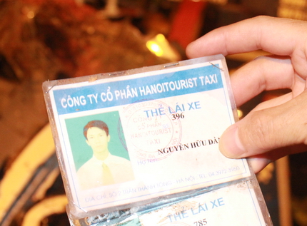 Ch&ugrave;m ảnh: H&agrave; Nội "tan n&aacute;t" sau trận mưa to, gi&oacute; lớn 13