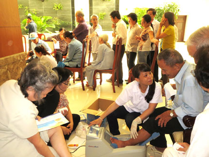 Vinamilk chăm sóc sức khoẻ cho người cao tuổi tại TP Hồ Chí Minh 4