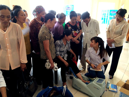 Vinamilk tiếp tục đến với người cao tuổi miền Bắc 3 Vinamilk tiếp tục đến với người cao tuổi miền Bắc 3