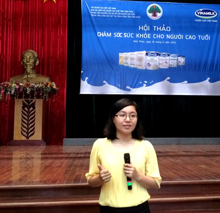 Vinamilk tiếp tục đến với người cao tuổi miền Bắc 2 Vinamilk tiếp tục đến với người cao tuổi miền Bắc 2