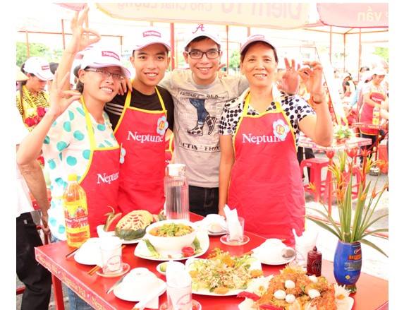 Phụ gi&uacute;p mẹ trong bếp gi&uacute;p con trưởng th&agrave;nh hơn 3