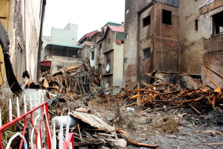 Hoang t&agrave;n sau vụ ch&aacute;y sập nh&agrave; 5 tầng ở H&agrave; Nội 1