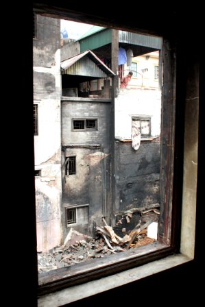 Hoang t&agrave;n sau vụ ch&aacute;y sập nh&agrave; 5 tầng ở H&agrave; Nội 2