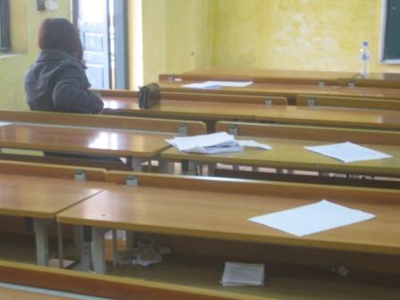 &ldquo;Trắng phao&rdquo; thi c&ocirc;ng chức Thủ đ&ocirc; 4