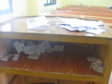 &ldquo;Trắng phao&rdquo; thi c&ocirc;ng chức Thủ đ&ocirc; 6