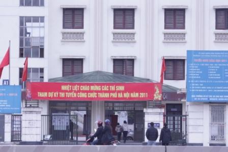 &ldquo;Trắng phao&rdquo; thi c&ocirc;ng chức Thủ đ&ocirc; 1