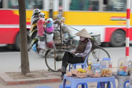 Dừng việc xử phạt người đội mũ bảo hiểm rởm từ 15/4 1