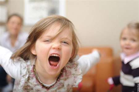 Giật m&igrave;nh nghe con chửi tục 1