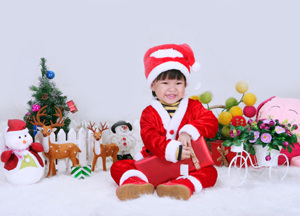 Hé lộ bí mật về 'bà già Noel' nhỏ nhất thế giới 2