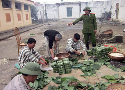 T&igrave;nh người nơi chốn lao t&ugrave; 1