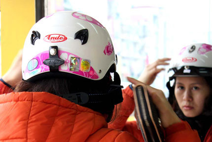 Phạt tiền c&oacute; ngăn được mũ giả? 8