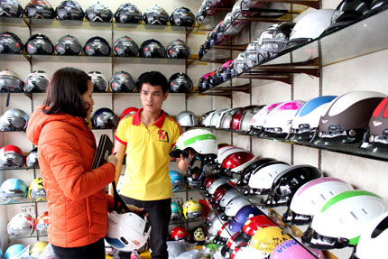 Phạt tiền c&oacute; ngăn được mũ giả? 9