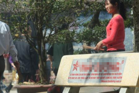 Quảng c&aacute;o cả sản phẩm tăng cường sinh l&yacute; tại đền thi&ecirc;ng 2