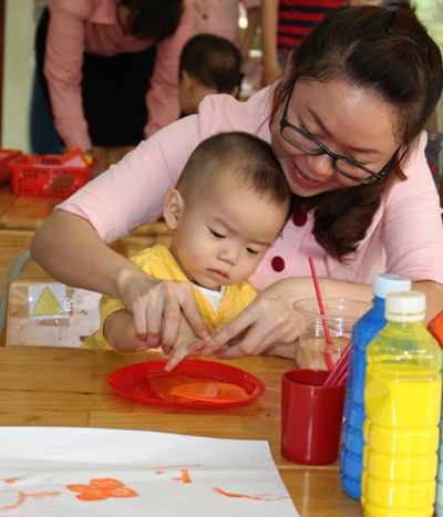 H&atilde;y học c&aacute;ch chơi khoa học với con trẻ 1
