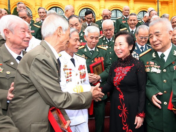 Ph&oacute; Chủ tịch nước tiếp đo&agrave;n cựu chiến binh 1