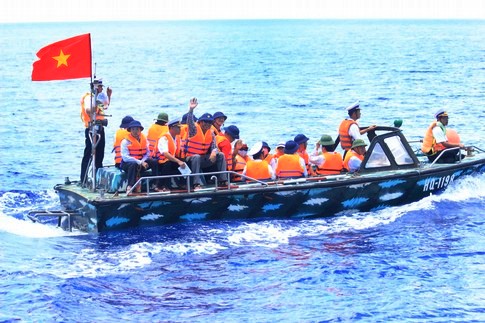 Những h&igrave;nh ảnh tuyệt đẹp về biển đảo tiếp tục g&acirc;y x&uacute;c động mạnh 2