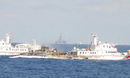 Tàu Trung Quốc đâm móp tàu của Cảnh sát Biển Việt Nam 1