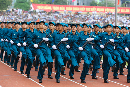 Cận cảnh lễ diễu binh ho&agrave;ng tr&aacute;ng mừng 60 năm chiến thắng Điện Bi&ecirc;n Phủ 15