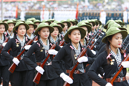 Cận cảnh lễ diễu binh ho&agrave;ng tr&aacute;ng mừng 60 năm chiến thắng Điện Bi&ecirc;n Phủ 17