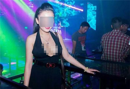Hết hồn nhìn thiếu nữ ăn mặc “một mất một còn” khi lên bar 3 Hết hồn nhìn thiếu nữ ăn mặc “một mất một còn” khi lên bar 3