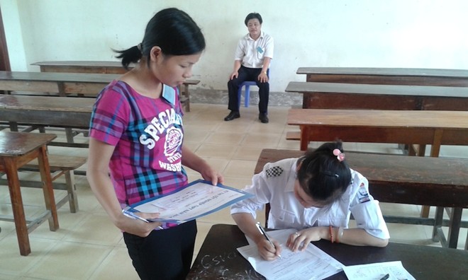 59 người t&uacute;c trực một th&iacute; sinh thi Sử: Thực trạng đ&atilde; b&aacute;o động?! 1