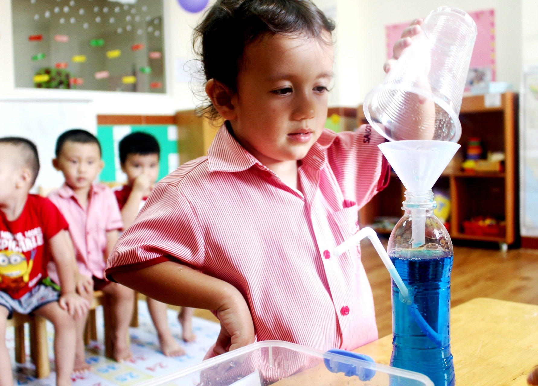 Gi&aacute;o dục sớm gi&uacute;p trẻ th&ocirc;ng minh 3