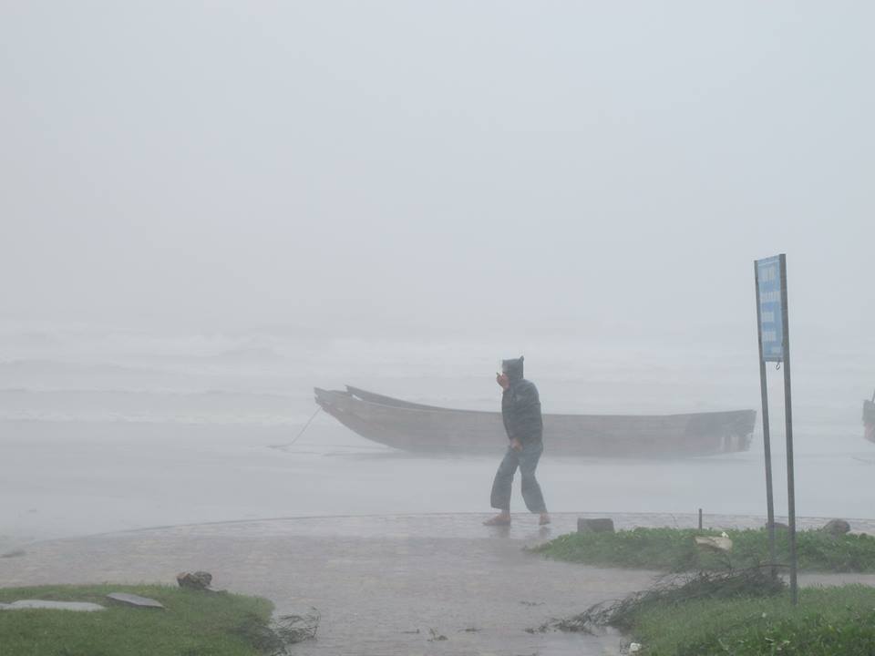 Ảnh hưởng Thần Sấm: H&agrave; Nội đề ph&ograve;ng mưa lớn, gi&oacute; giật 2