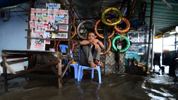 Mưa lớn, d&acirc;n S&agrave;i G&ograve;n lại... "chạy lũ"! 1