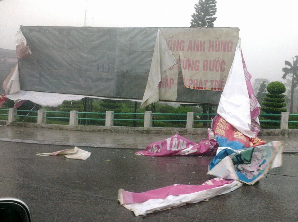 M&oacute;ng C&aacute;i ngổn ngang khi b&atilde;o Thần Sấm đi qua 1