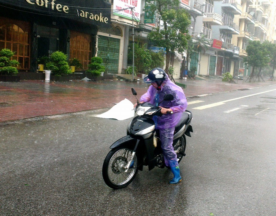 M&oacute;ng C&aacute;i ngổn ngang khi b&atilde;o Thần Sấm đi qua 3