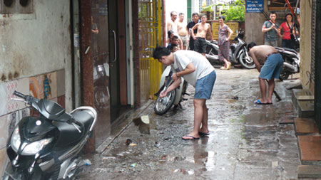 H&agrave; Nội: H&oacute;a v&agrave;ng đầu th&aacute;ng "c&ocirc; hồn", thi&ecirc;u ch&aacute;y nh&agrave; 4 tầng 1